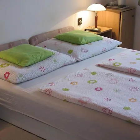 Bed & Breakfast Zsuzsa Panzio 2*
