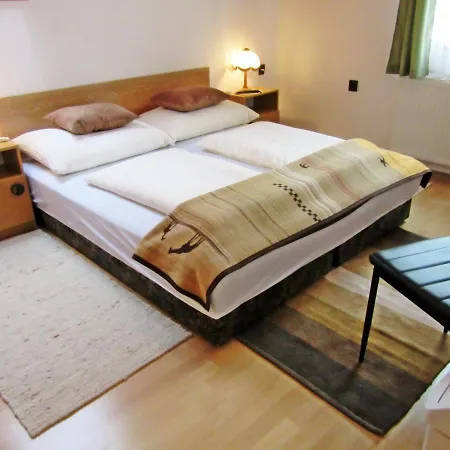 Zsuzsa Panzio Bed & Breakfast