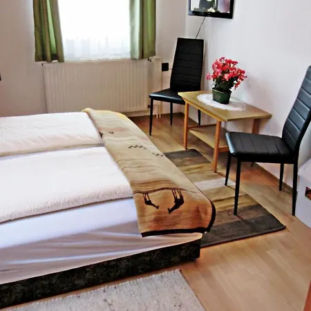 Zsuzsa Panzio Bed & Breakfast 2*