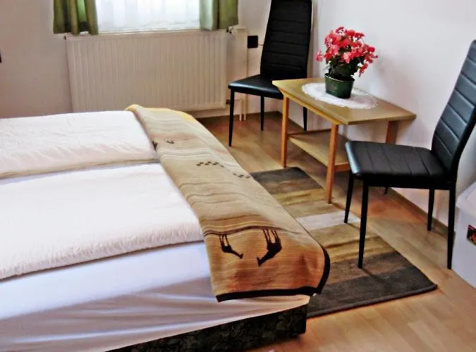 Zsuzsa Panzio فندق مبيت وإفطار 3*